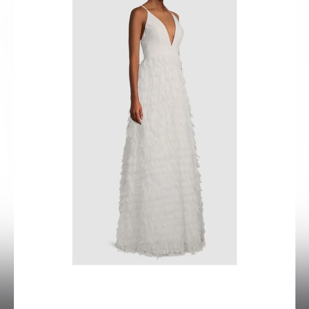 Aidan Mattox Women's White Plunging Tiered Feathered Gown Dress Size 2